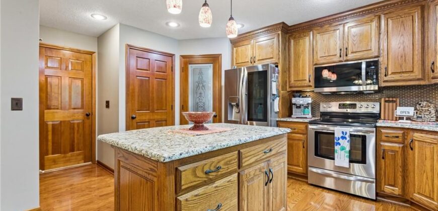 1721 Parkside Drive, Liberty, MO 64068