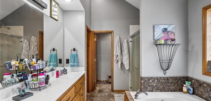 1721 Parkside Drive, Liberty, MO 64068