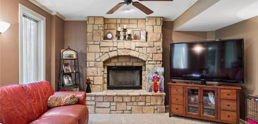1721 Parkside Drive, Liberty, MO 64068