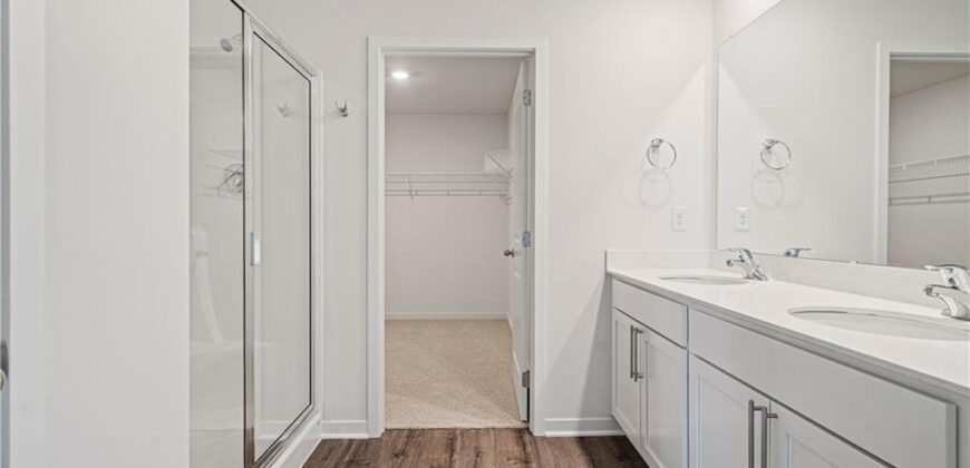10704 N Richmond Avenue, Kansas City, MO 64157