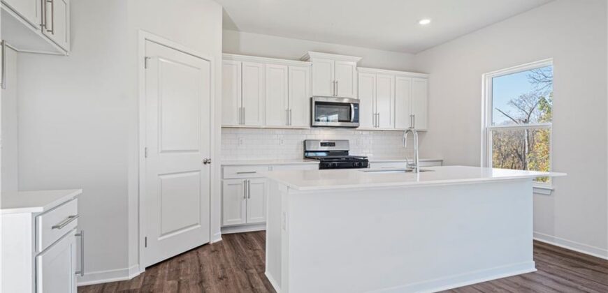 10704 N Richmond Avenue, Kansas City, MO 64157