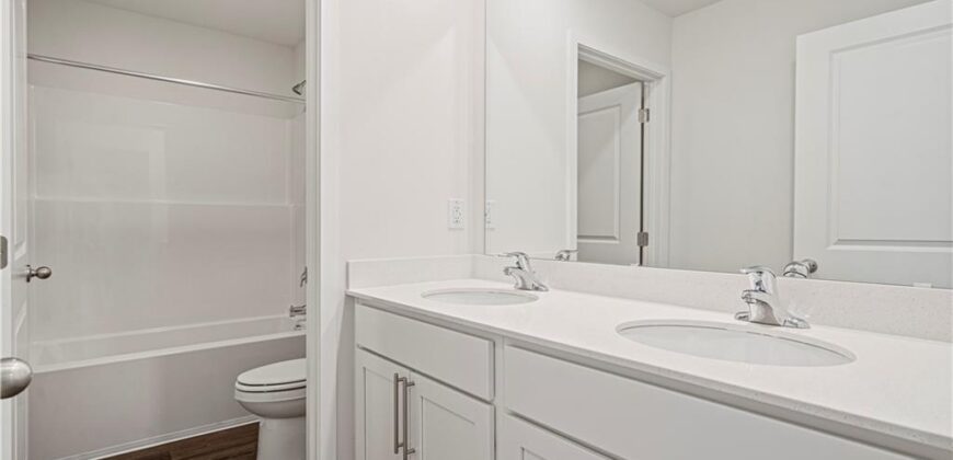 10704 N Richmond Avenue, Kansas City, MO 64157