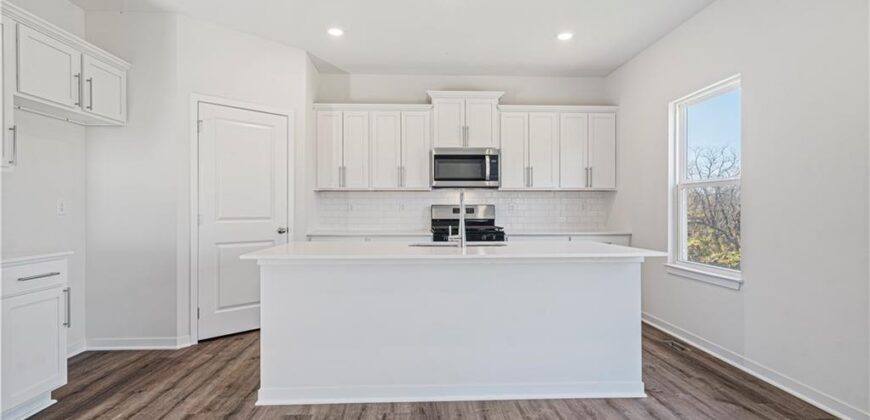 10704 N Richmond Avenue, Kansas City, MO 64157