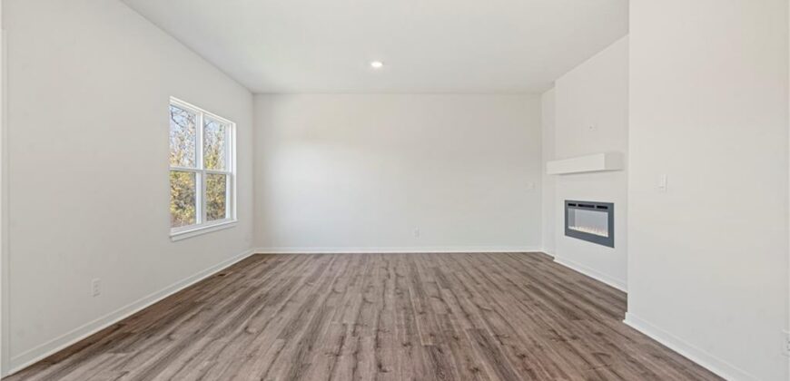 10704 N Richmond Avenue, Kansas City, MO 64157