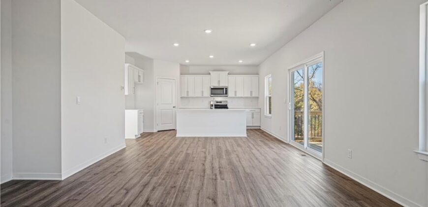 10704 N Richmond Avenue, Kansas City, MO 64157