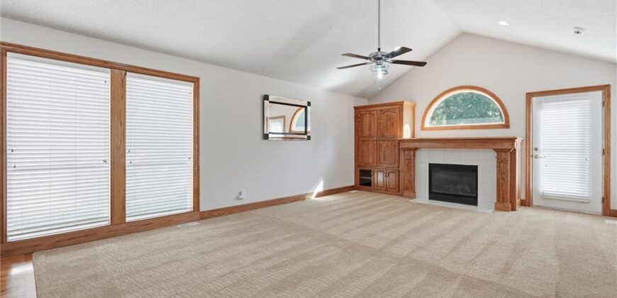 7907 N Cherry Street, Kansas City, MO 64118
