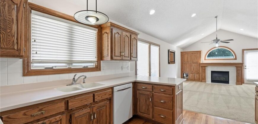 7907 N Cherry Street, Kansas City, MO 64118
