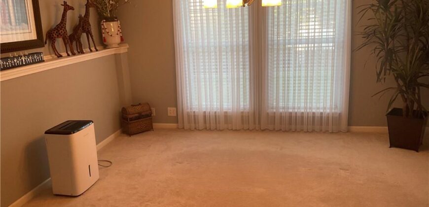 8543 N Robinhood Avenue, Kansas City, MO 64154