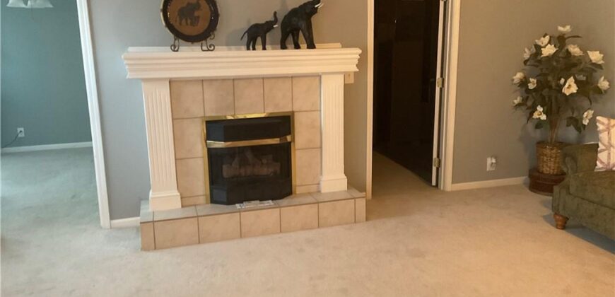 8543 N Robinhood Avenue, Kansas City, MO 64154