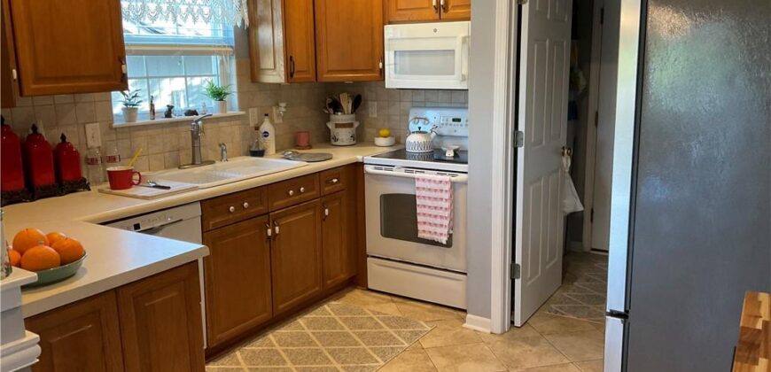 8543 N Robinhood Avenue, Kansas City, MO 64154
