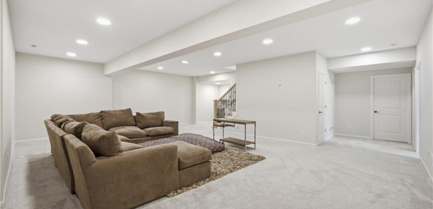 1905 NE 111th Court, Kansas City, MO 64155