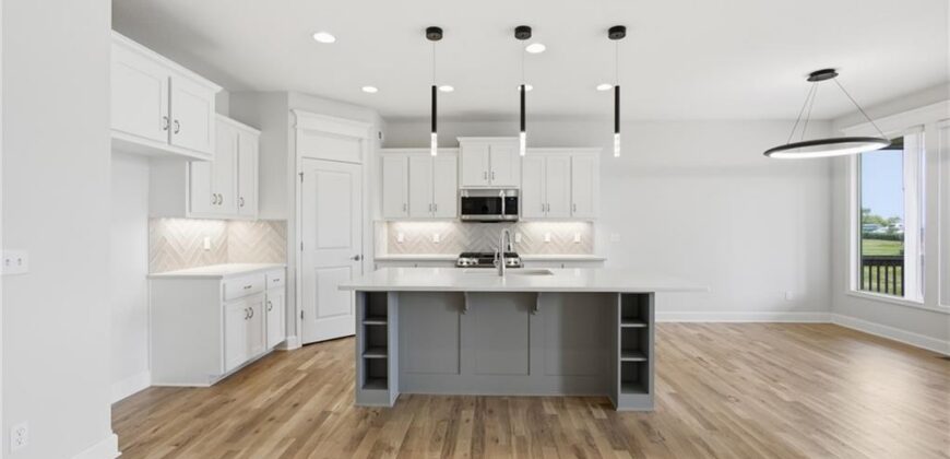 1905 NE 111th Court, Kansas City, MO 64155