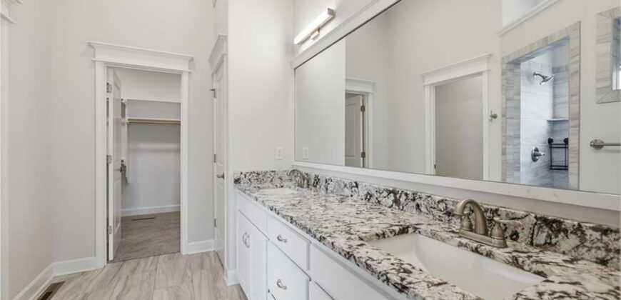 1905 NE 111th Court, Kansas City, MO 64155