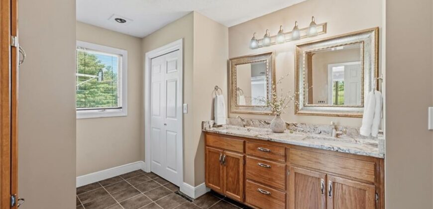 27290 Stephanie Lane, Weston, MO 64098