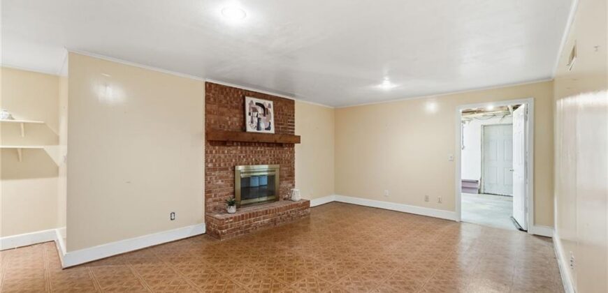 27290 Stephanie Lane, Weston, MO 64098