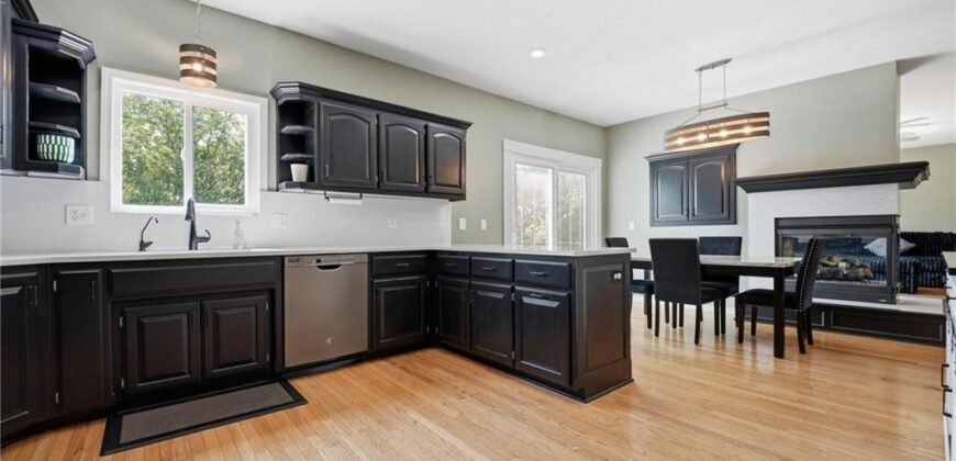 805 N Cherry Lane, Smithville, MO 64089