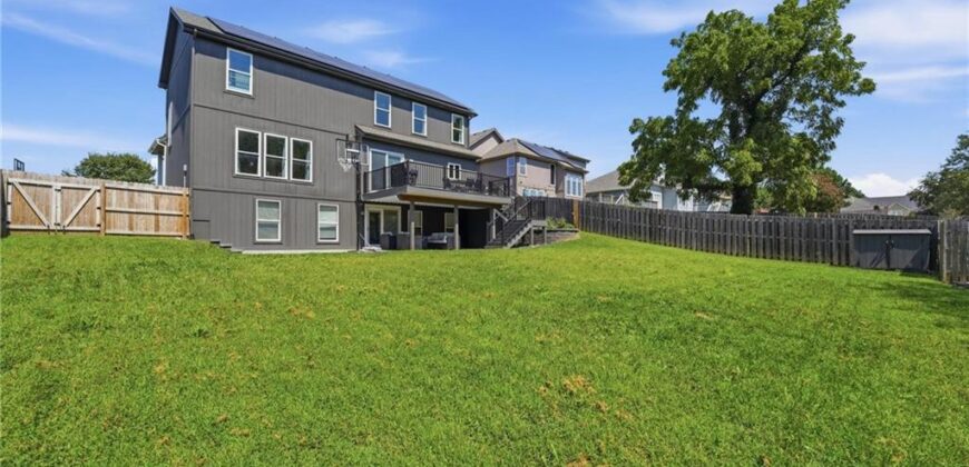 805 N Cherry Lane, Smithville, MO 64089