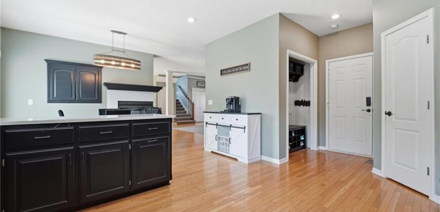 805 N Cherry Lane, Smithville, MO 64089