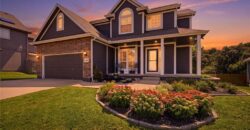 805 N Cherry Lane, Smithville, MO 64089