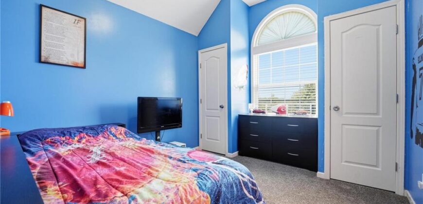 805 N Cherry Lane, Smithville, MO 64089