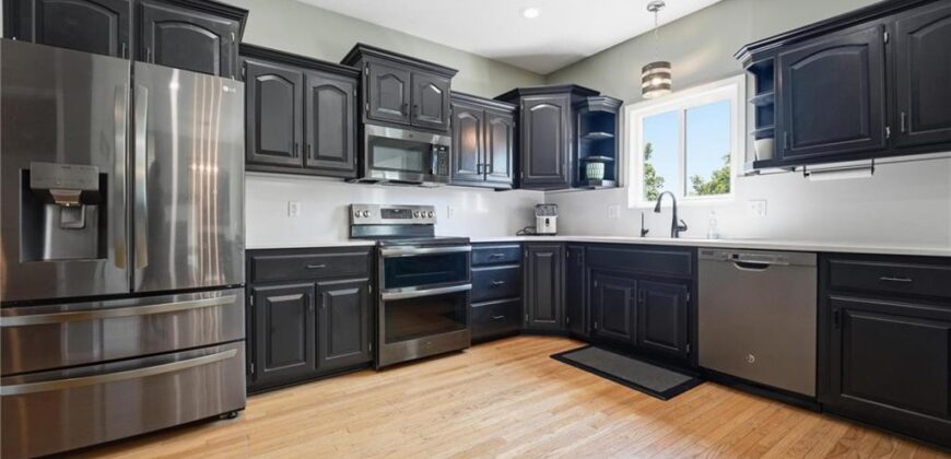 805 N Cherry Lane, Smithville, MO 64089