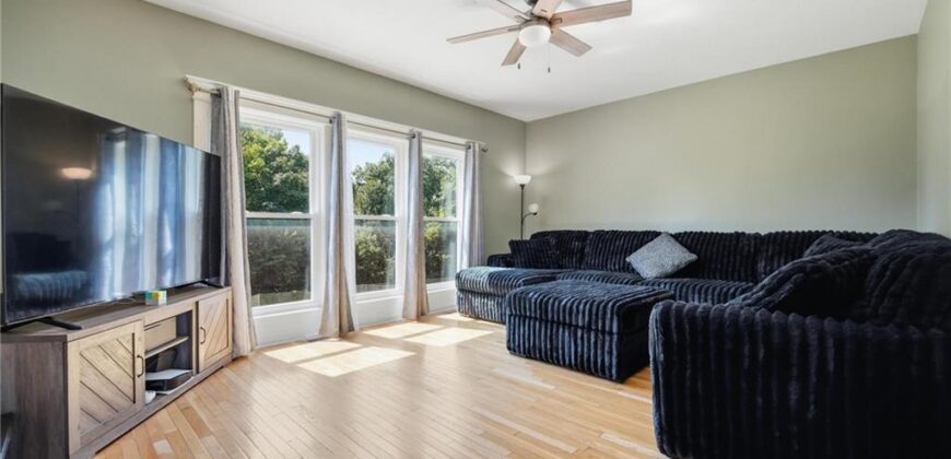 805 N Cherry Lane, Smithville, MO 64089