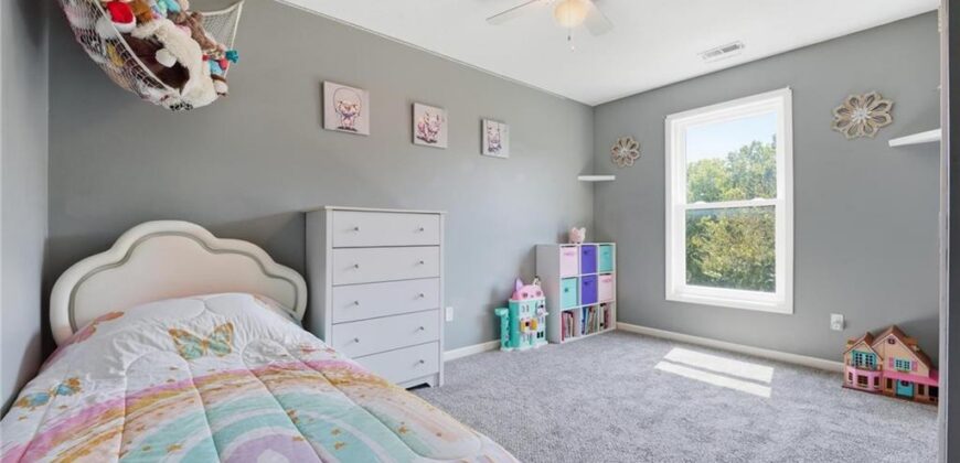 805 N Cherry Lane, Smithville, MO 64089