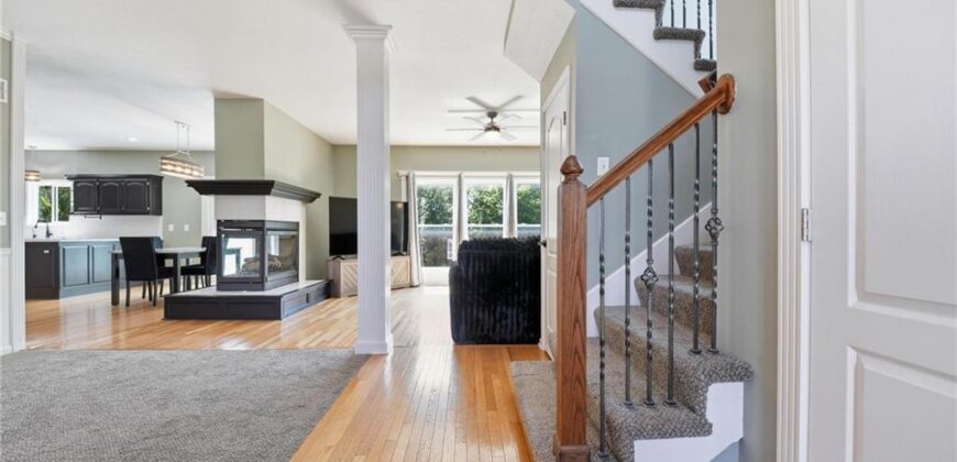 805 N Cherry Lane, Smithville, MO 64089