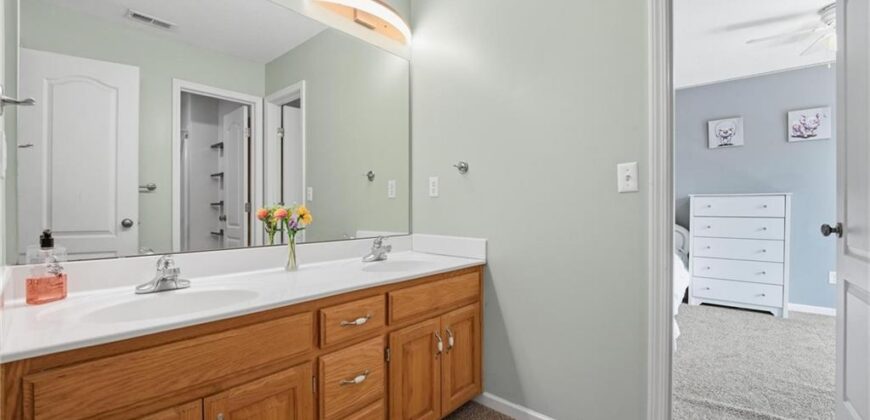 805 N Cherry Lane, Smithville, MO 64089