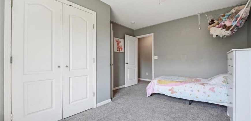 805 N Cherry Lane, Smithville, MO 64089