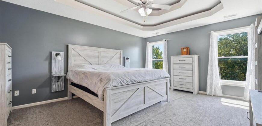 805 N Cherry Lane, Smithville, MO 64089