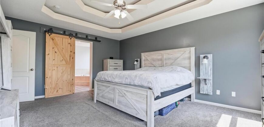 805 N Cherry Lane, Smithville, MO 64089