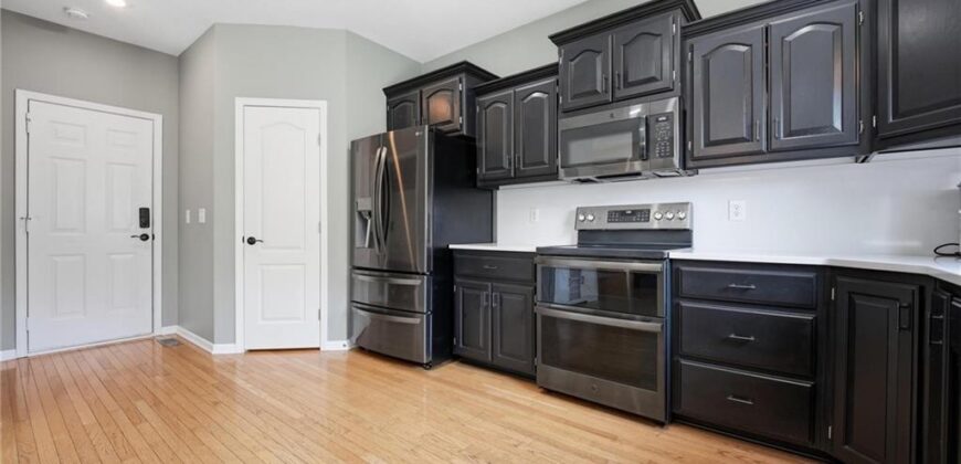 805 N Cherry Lane, Smithville, MO 64089