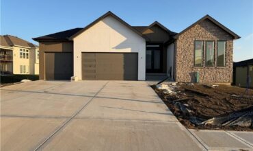 8409 NW 90th Terrace, Kansas City, MO 64153