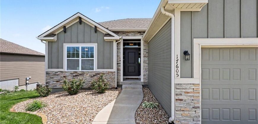 17605 Grey Hawke Ridge, Smithville, MO 64089