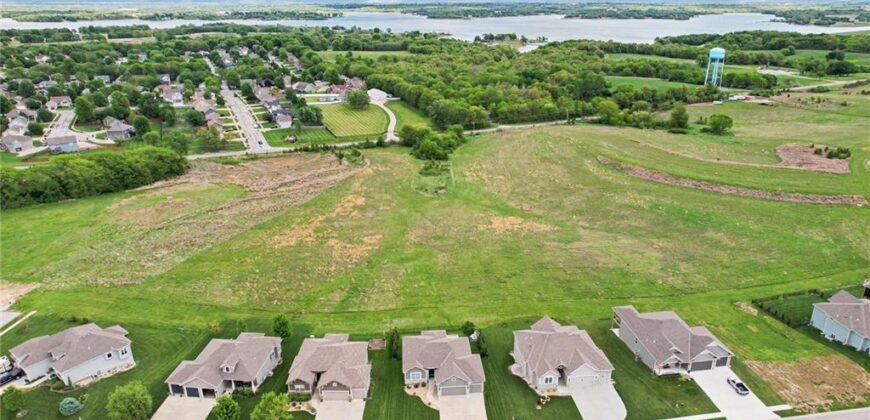 17605 Grey Hawke Ridge, Smithville, MO 64089