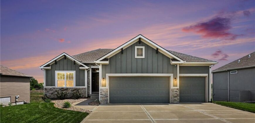 17605 Grey Hawke Ridge, Smithville, MO 64089