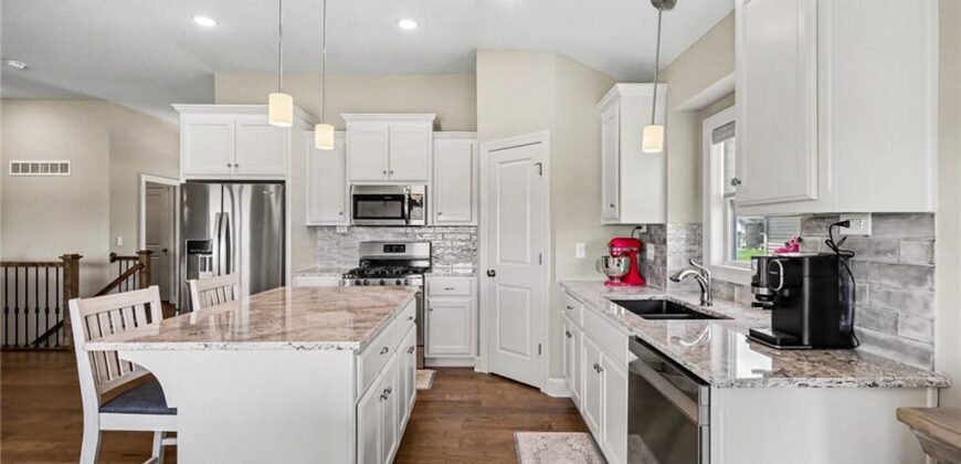 17605 Grey Hawke Ridge, Smithville, MO 64089