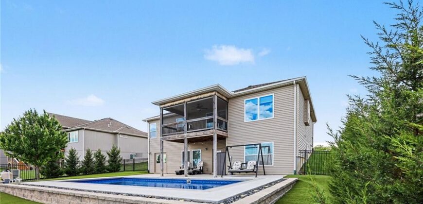 17605 Grey Hawke Ridge, Smithville, MO 64089