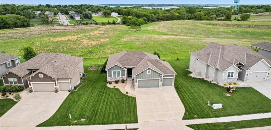 17605 Grey Hawke Ridge, Smithville, MO 64089