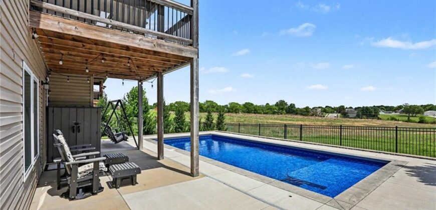 17605 Grey Hawke Ridge, Smithville, MO 64089