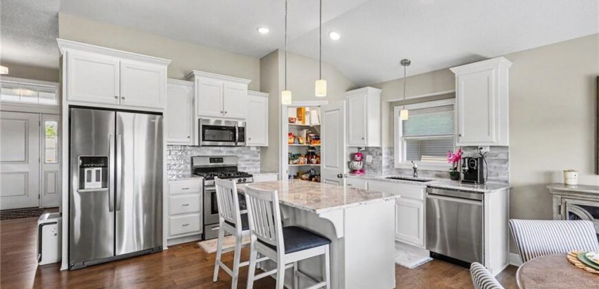 17605 Grey Hawke Ridge, Smithville, MO 64089