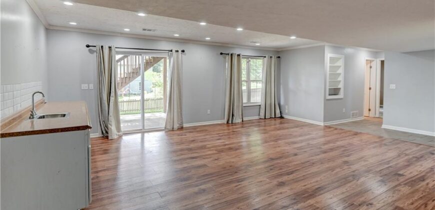 411 Shannon Avenue, Smithville, MO 64089