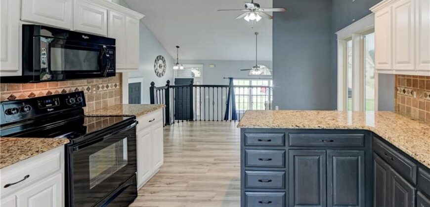 411 Shannon Avenue, Smithville, MO 64089