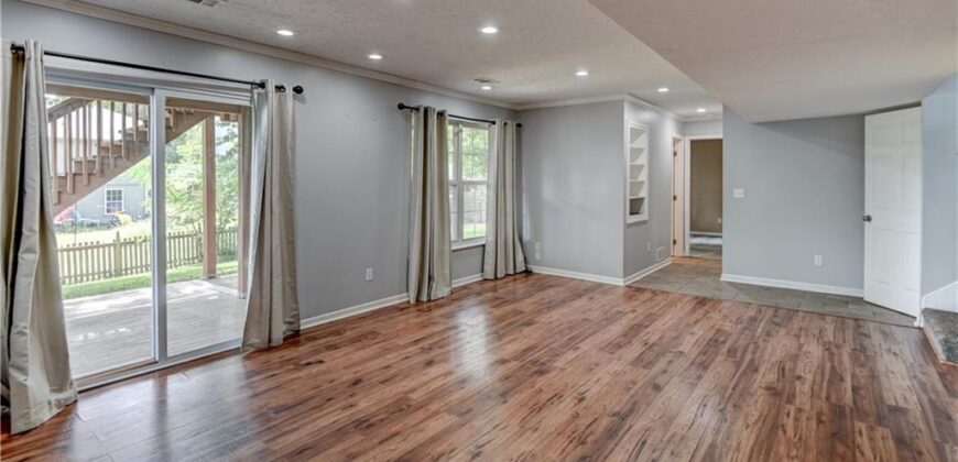411 Shannon Avenue, Smithville, MO 64089