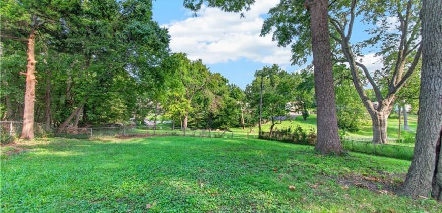 3737 N Walrond Avenue, Kansas City, MO 64117