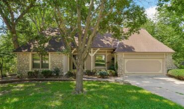 4408 NW Normandy Lane, Kansas City, MO 64116