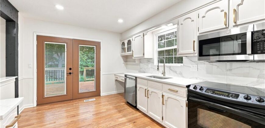 8143 NW Beaman Drive, Kansas City, MO 64151