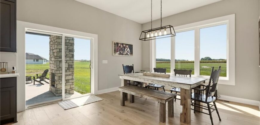 7129 NE State Route 92 Highway, Smithville, MO 64089
