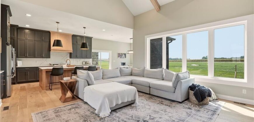 7129 NE State Route 92 Highway, Smithville, MO 64089